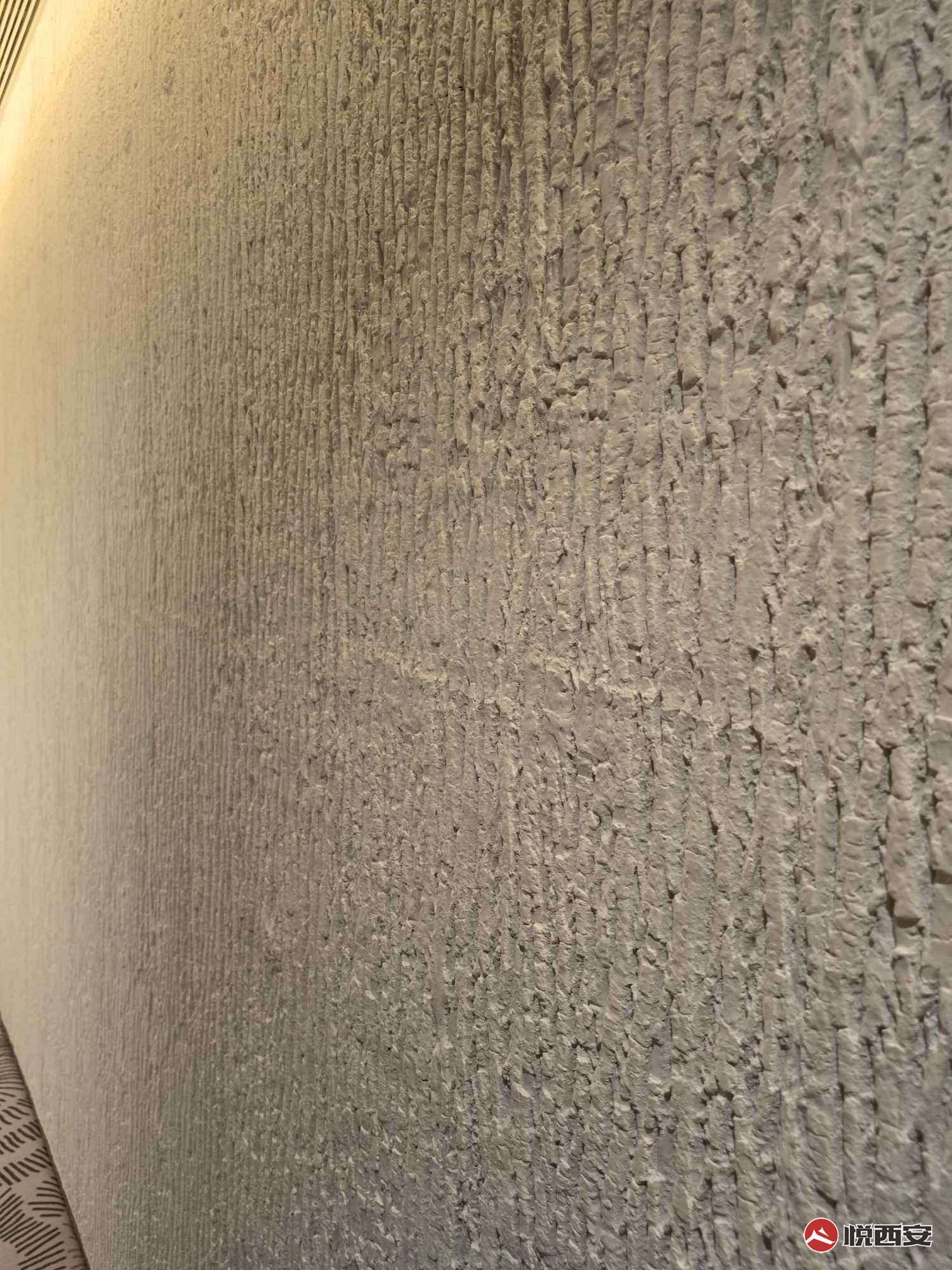 西安万象城这种树皮纹理墙面很好看